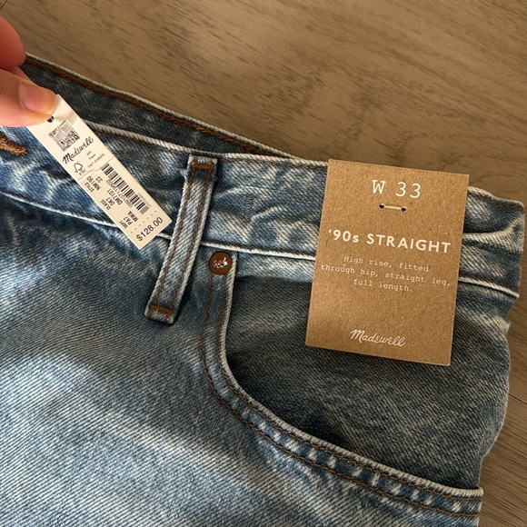 Madewell 90s Straight Jeans in Mercer Wash - Picture 8 of 11